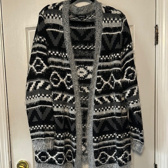 Relativity Black and Gray Fuzzy Geometric Knit Cardigan - Picture 1 of 6